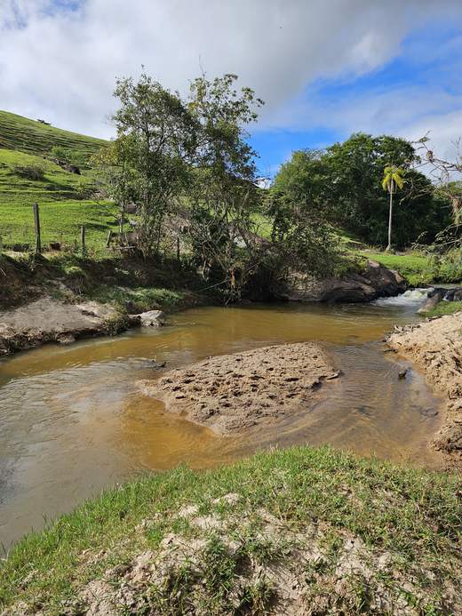 Rio próximo à pousada