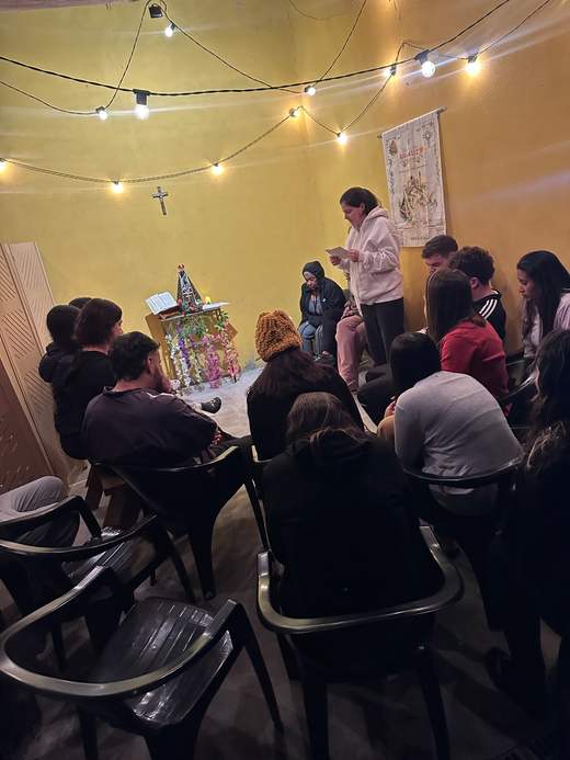 Momento de oração na capela da pousada