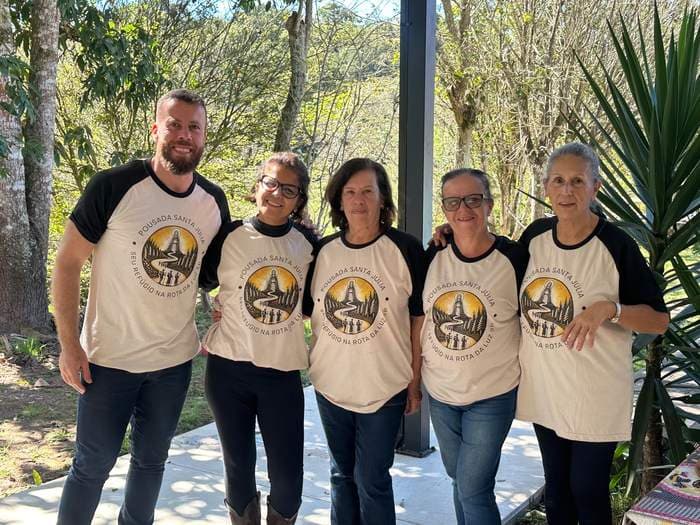 A família que recebe na Pousada Santa Júlia